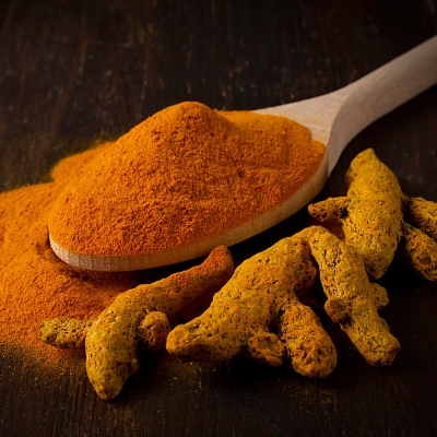 Turmeric powder finger